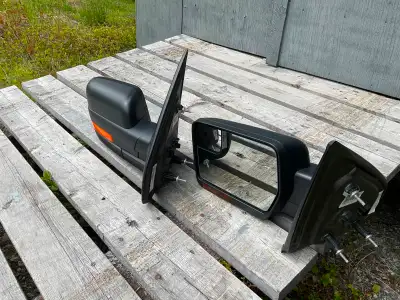 Ford f150 side mirrors, nice condition. Fits 2009-2014. Also. Has indicator light hook up if needed....