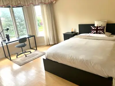 Bright Furnished Room with Private Bathroom – Thornhill | $1,300/Month All Inclusive A bright, fully...