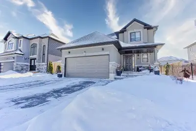 Welcome to 32 Hudson Dr, Cayuga ✨ A beautifully finished 4-bed, 3-bath home offering 3,097 sq ft of...