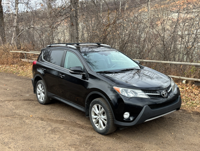 Fully loaded 2015 RAV4, Toyota dealer maintained, freshly serviced, one owner, lady driven, non smok...