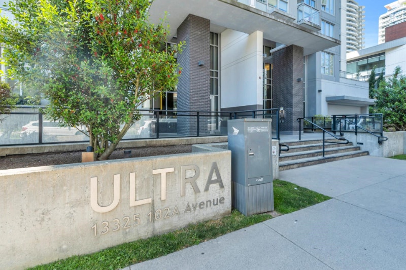 One bedroom plus Den condo in surrey central available now Long Term