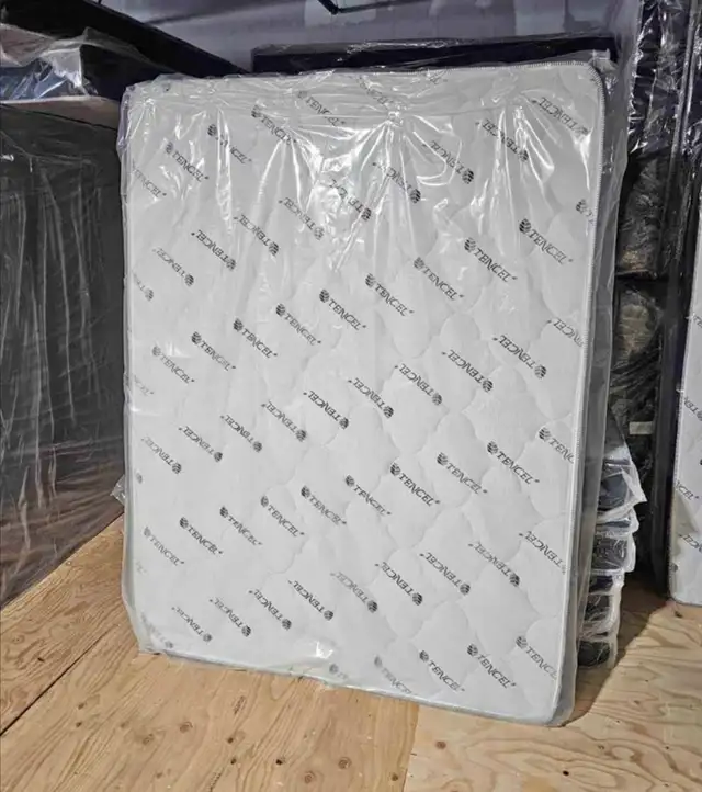 Lit Queen et matelas à vendre !! in Beds & Mattresses in City of Montréal - Image 2