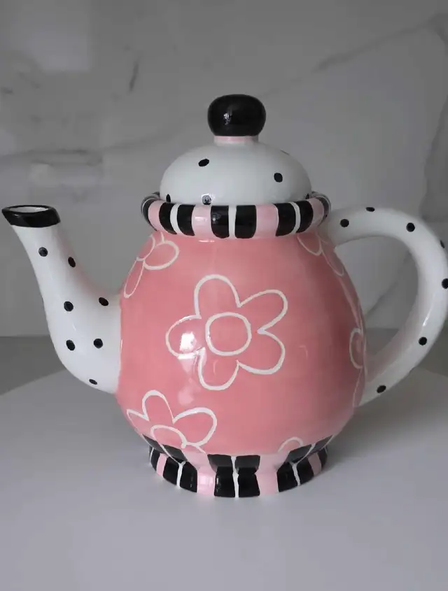 Polka Dots Teapot, Kitchenware,  Table Decor in Kitchen & Dining Wares in Mississauga / Peel Region - Image 3