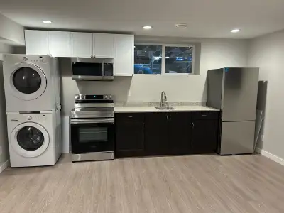 like-new! 2bed+den, 1 bath 1060sqft basement suite