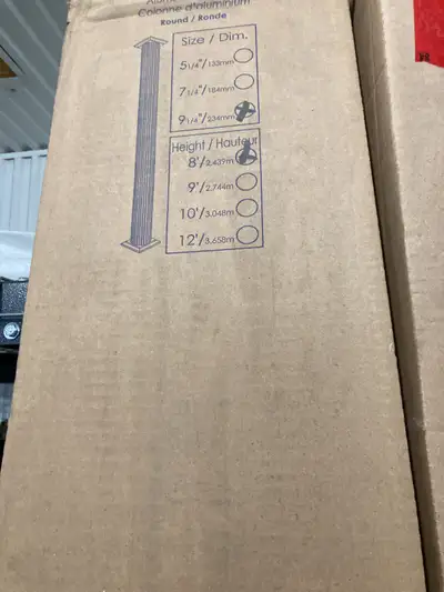 Deux colonnes en aluminium blanches neuves, View more