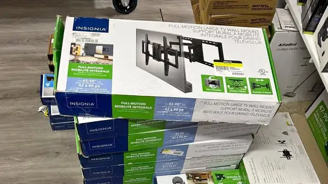 Wall Mount Large Tvs- Insignia 42-90 inch Full Motion NS-TVLFMB in Video & TV Accessories in Mississauga / Peel Region - Image 2