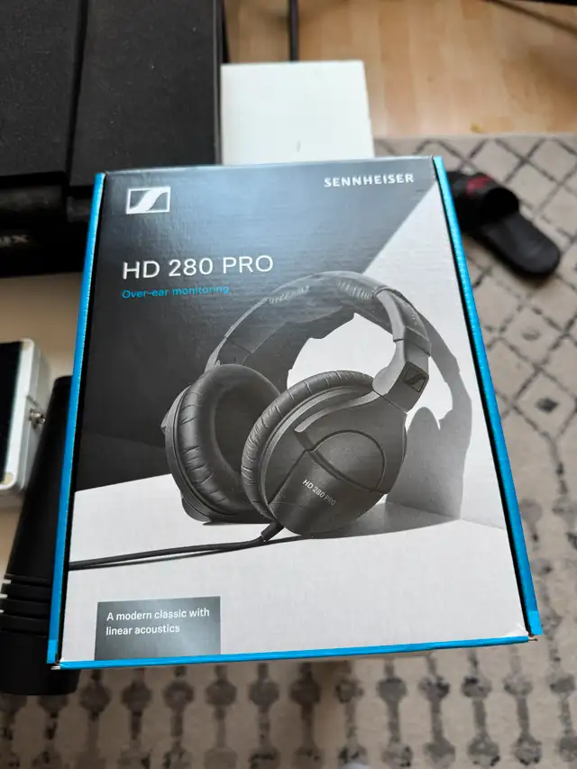 Sennheiser HD 280 Pro Over Ear Studio Headphones in Headphones in City of Toronto - Image 2