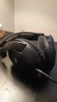Sennheiser HD 560 S headphones