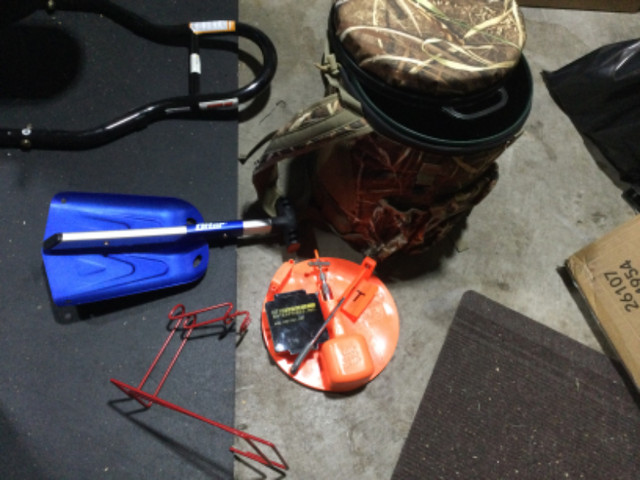 Ice Fishing gear in Fishing, Camping & Outdoors in Trenton - Image 3