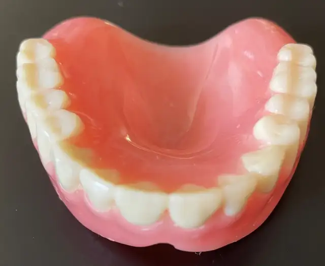 Mobile Denture Service – Smile with Comfort at Home!64684036984579121
