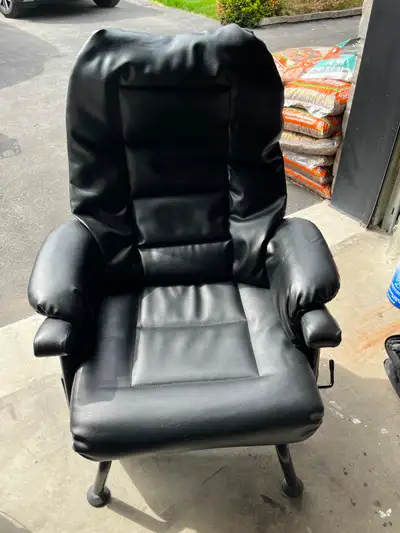 Chaise berçante auto bloquante en cuir noir, View more