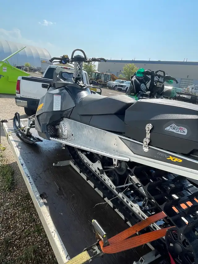 Arctic Cat,Skidoo Rev with trailer in Snowmobiles in Strathcona County - Image 5