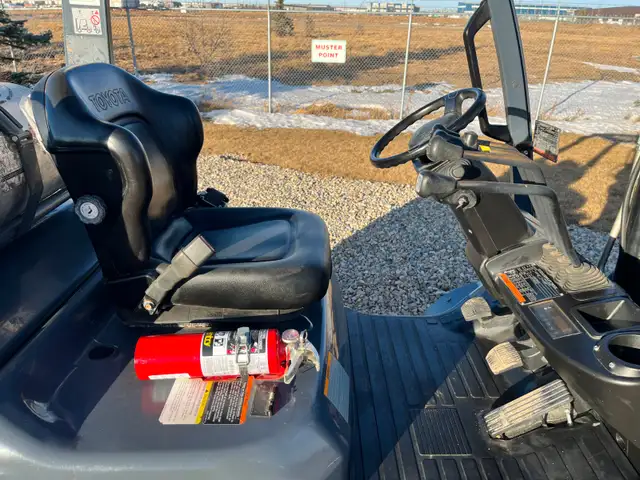 Toyota 8FGU30 6000 lb - 2020 Warehouse Forklift Gas LPG *LOW HRS in Other in Saskatoon - Image 6