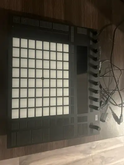 Ableton Push 2 Great Condition, rarely used. Connection to computer with Ableton Live required for p...