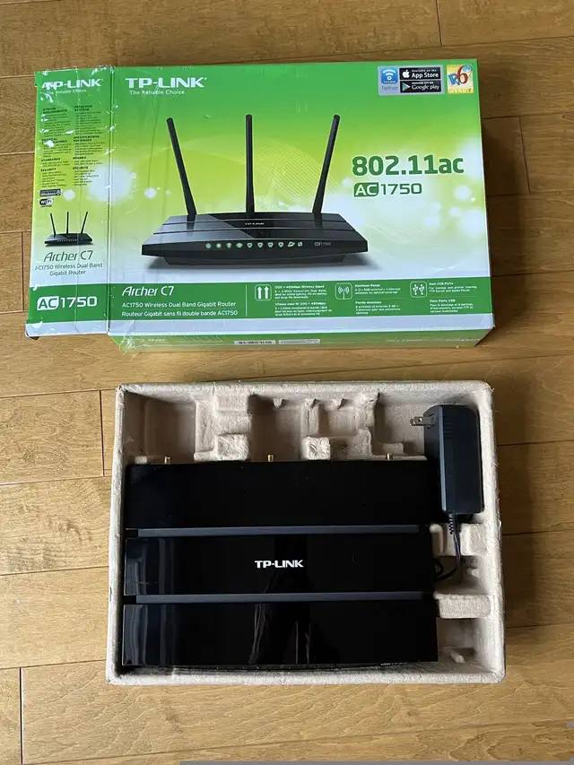 tp-link AC1750 wireless router in Networking in Belleville - Image 3