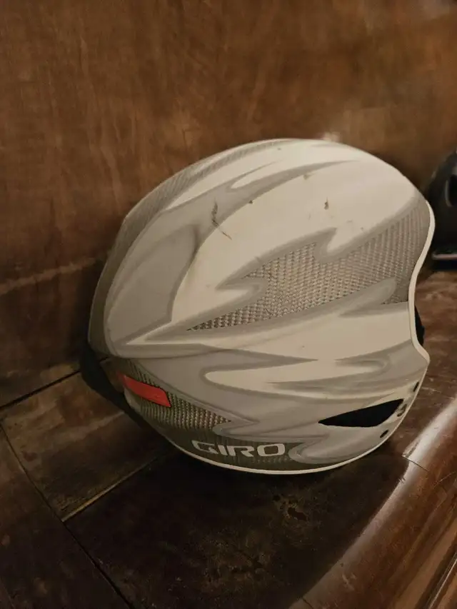 men's ski helmet in Ski in Kingston - Image 2