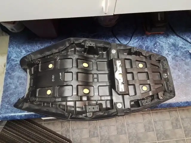 Kawasaki ZX14/CONCOURS 14 SEAT in Motorcycle Parts & Accessories in Oshawa / Durham Region - Image 4