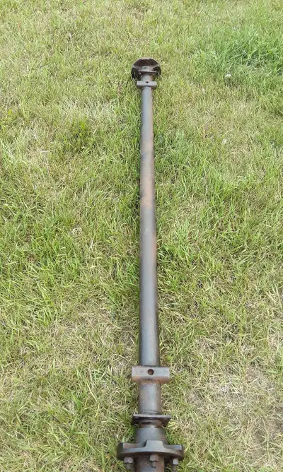 3500lbs trailer axle in like new condition .Was taken off a new trailer