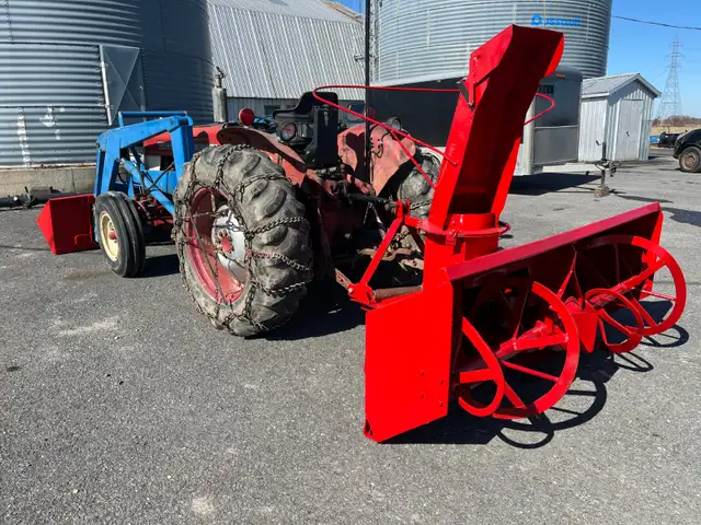 tracteur diésel avec chargeur in Snowblowers in Saint-Jean-sur-Richelieu - Image 3
