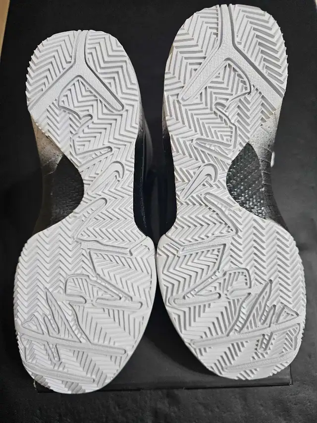 Kobe 4  DeRozan Spurs PE in Men's Shoes in Mississauga / Peel Region - Image 6