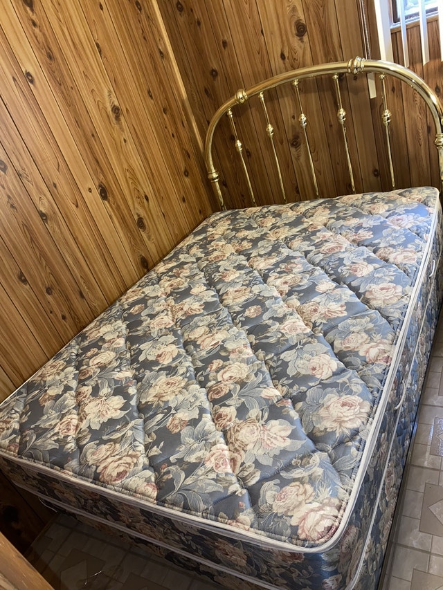Lit double matelas, tête et pied du lit en métal Lits et matelas