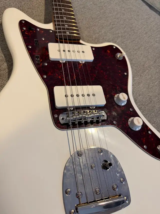 Fender Squier Jazz Master533465087691335681