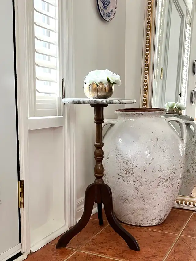 Vintage Marble Top Wood Pedestal Side Table in Other Tables in Markham / York Region - Image 2