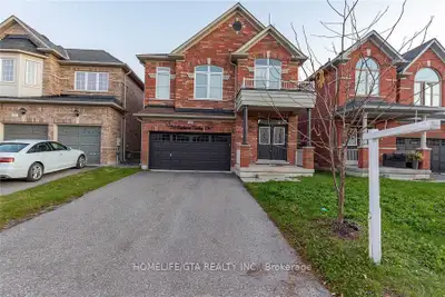 Gorgeous Detached Home W/ D Door Entry & O/Concept Layout In Prime Family Friendly Stouffville Locat...