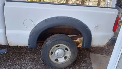 For sale , truck has 255900 km ,5.4 gas engine, automatic transmission,4 WD works,was a daily driver...
