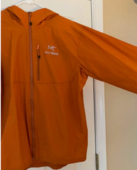 Arc’teryx Windbreaker in Orange Authentic Size L
