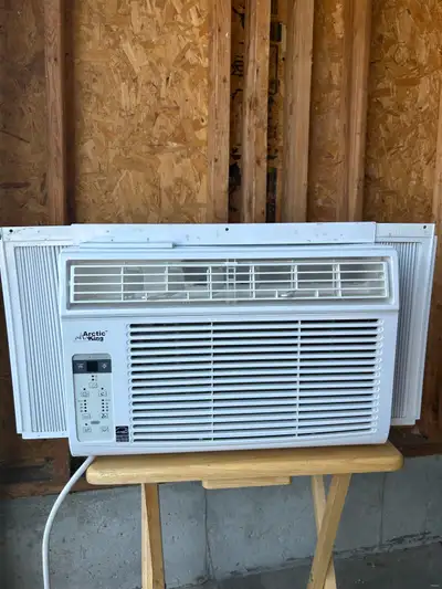 Arctic King 8000BTU window air conditioner Used for 2 summers, still in great condition