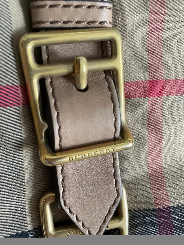 Burberry authentic bag  in Women's - Bags & Wallets in City of Toronto - Image 9