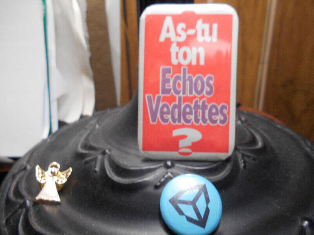 2-MACARONS EN METAL=1 PEACE , AS-TU TON ECHOS VEDETTES. dans Loisirs et artisanat  à Longueuil/Rive Sud