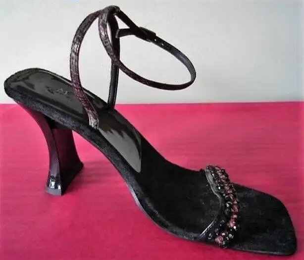BLACK SATIN EVENING DRESS in Multi-item in Calgary - Image 6