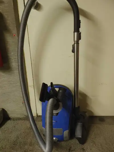 MIELE vaccum Seems like a little piece from the bottom of floor brush is missing 10 extra bag and so...