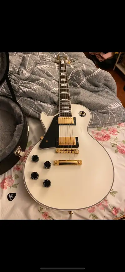 Gibson les Paul custom alpine white lefty, View more