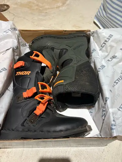 Youth size 5 dirt bikeboot, View more