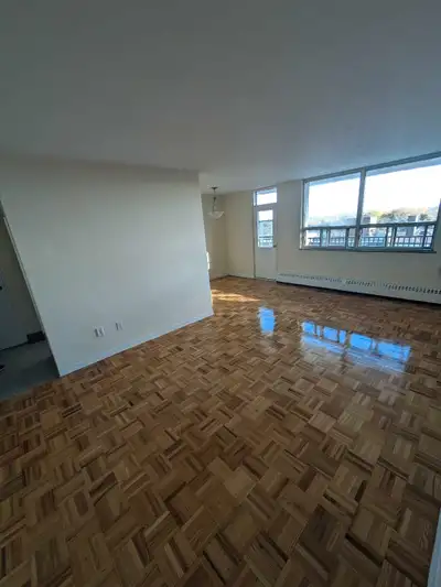 Hall Sharing 450$ in downtown.