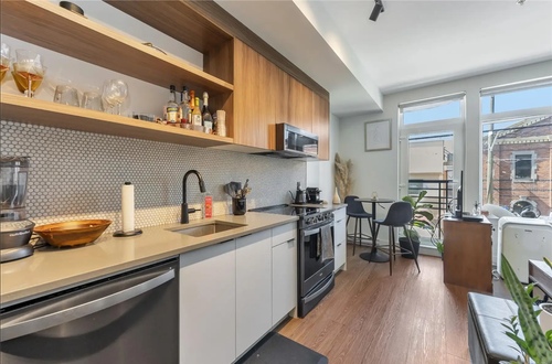 DOWNTOWN VICTORIA STUDIO FOR RENT. A modern condo, situated in the Ironworks building at the heart V...