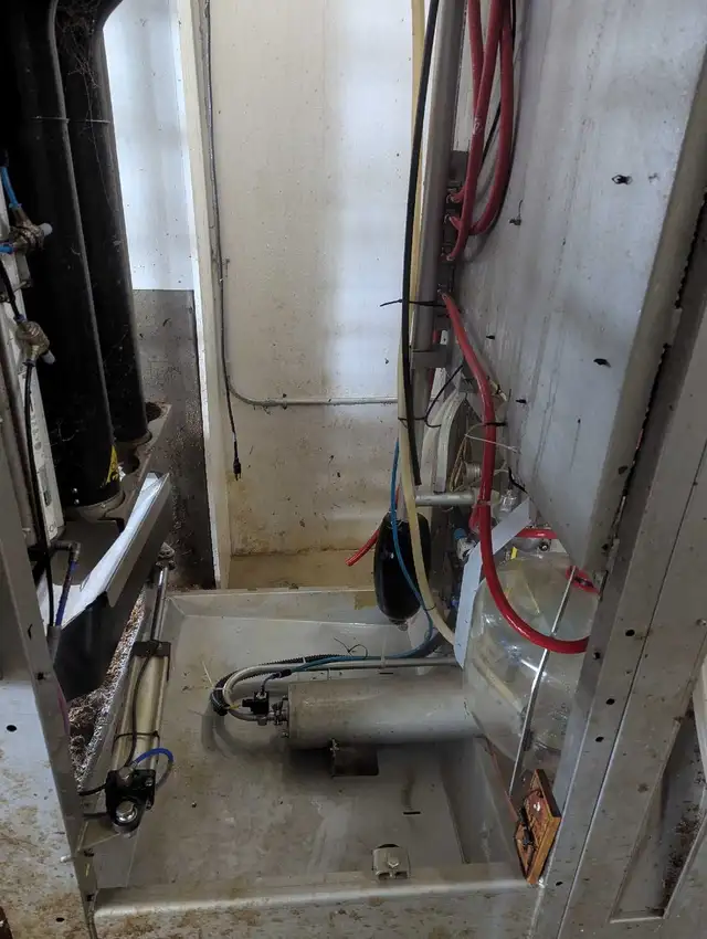 Lely Astronout A4 robot. in Other Business & Industrial in Barrie - Image 5