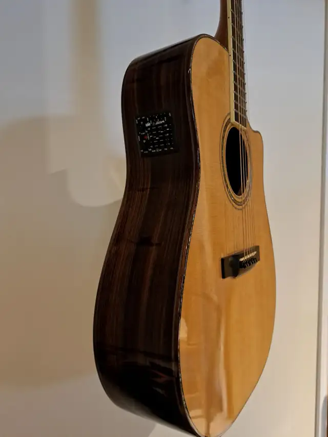 Larrivee DV-10 Acoustic Electric Cutaway Guitar in Guitars in Thunder Bay - Image 7