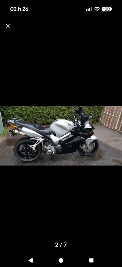 À qui la chance Honda VFR800 2003 en très bonne états jamais accidenté,très beau son batterie,frein,...