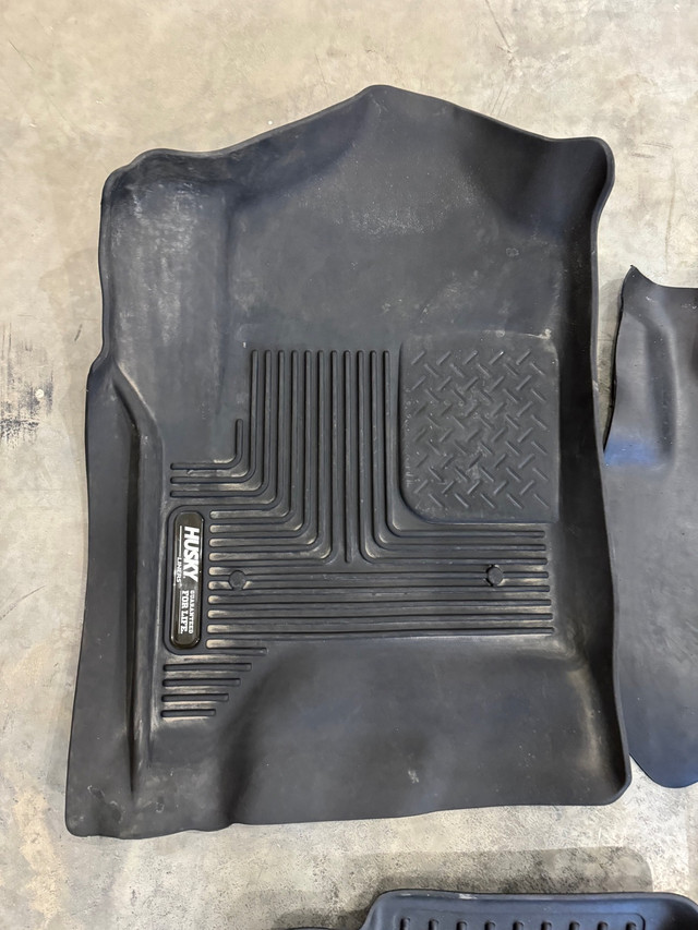 Chevrolet/GMC 1500 Husky Floor Liners Front/Back Seat 2014-2018 in Other Parts & Accessories in Sudbury - Image 2