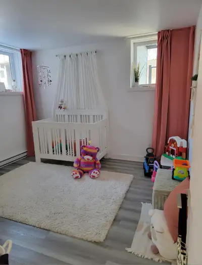 -Bail d'un an ou plus -3 grandes chambres -1 salle de bain (bain et douche séparé) -1 espace bureau...