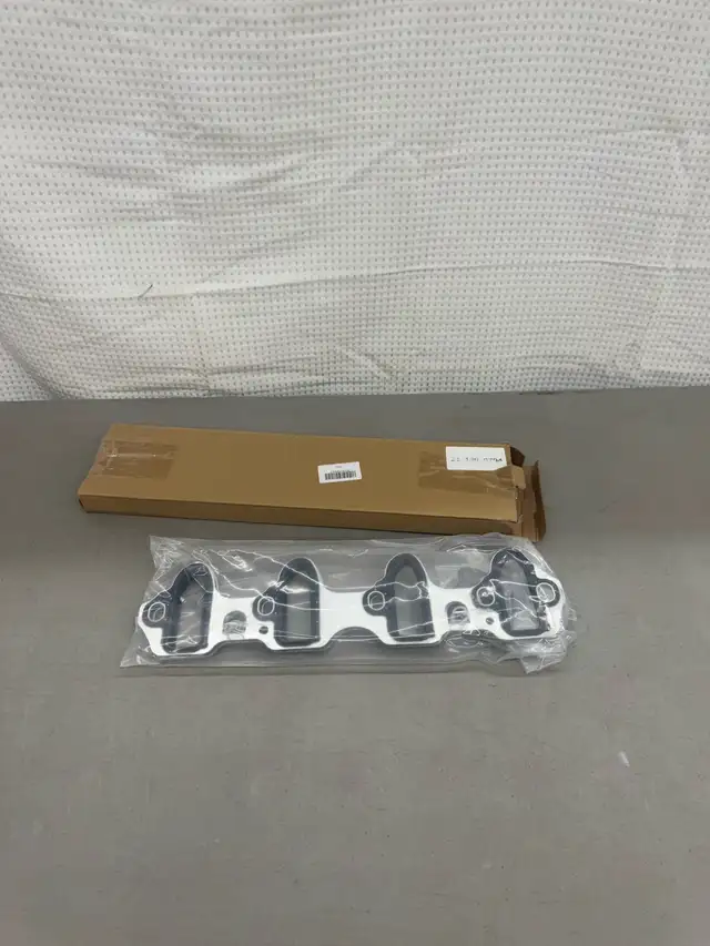 Chevy GMC Intake Manifold Gasket in Other in Hamilton - Image 7