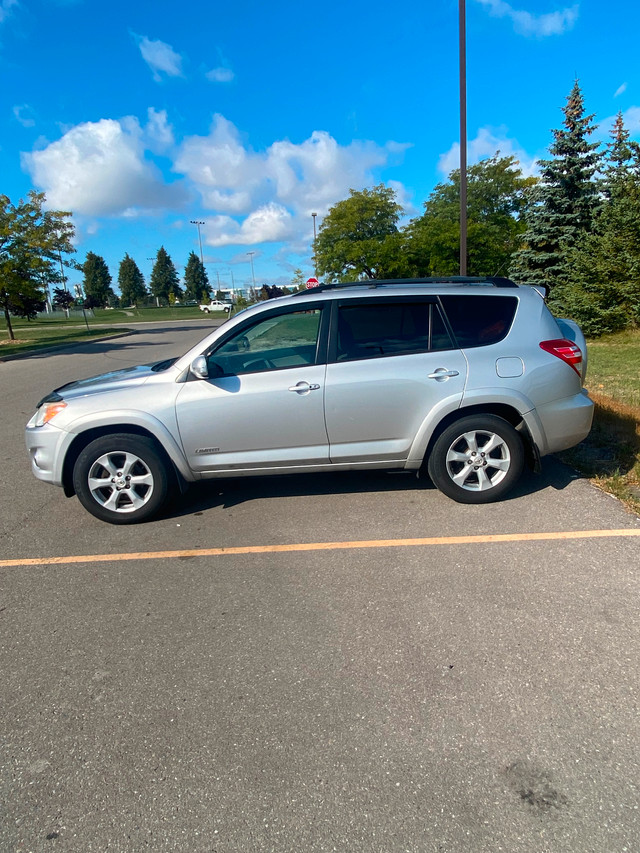 2011 Toyota Rav 4 V6 4WD for sale in Cars & Trucks in Markham / York Region - Image 4