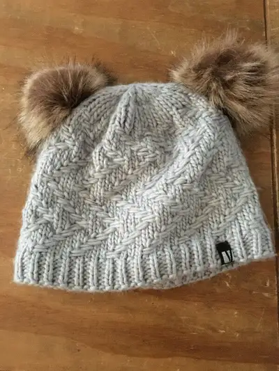 Tuque grise doublée pour fille 6-8 ans avec 2 pompons, View more
