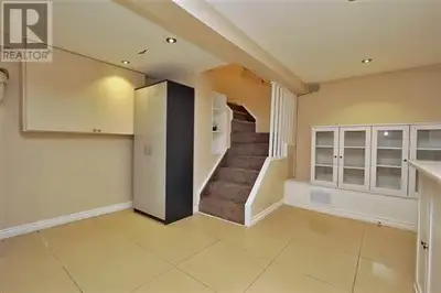 2 Beds 1 Bath House, 2 Mins Drive to UofT, Centennial college