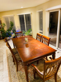 Versatile Dining Table: Seats 6 or 8, Adjustable Design!