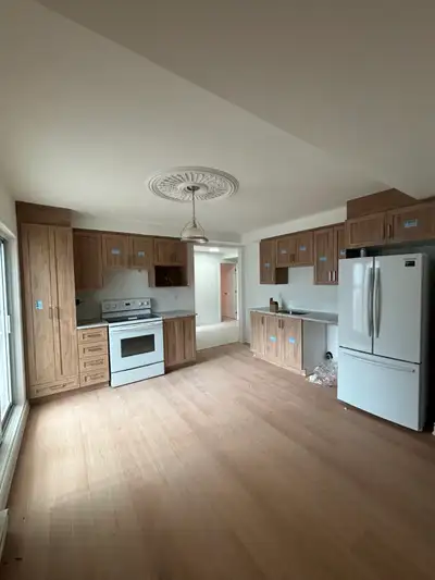 Grand 4 ½ lumineux situé dans un secteur très recherché de Saint-Léonard, à proximité de tous les se...